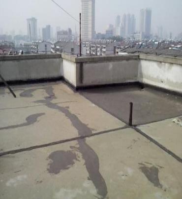 胶州漏水维修 楼顶漏水是什么原因，楼顶漏水维修方法是什么?